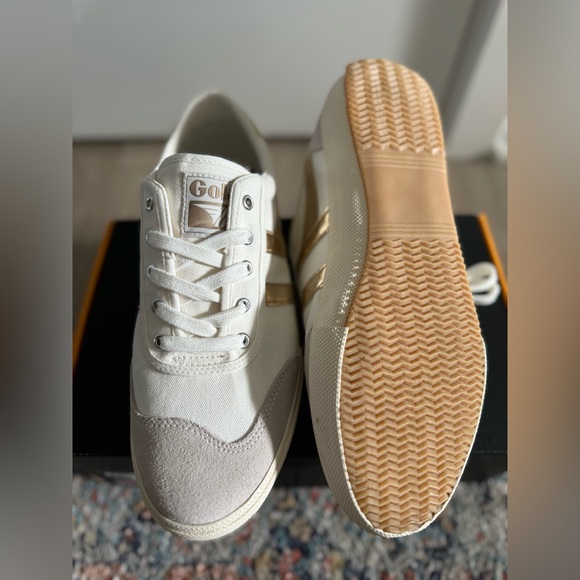 Gola Badminton in Off White and Gold, NIB, Size Women’s 9.5 - Picture 3 of 4